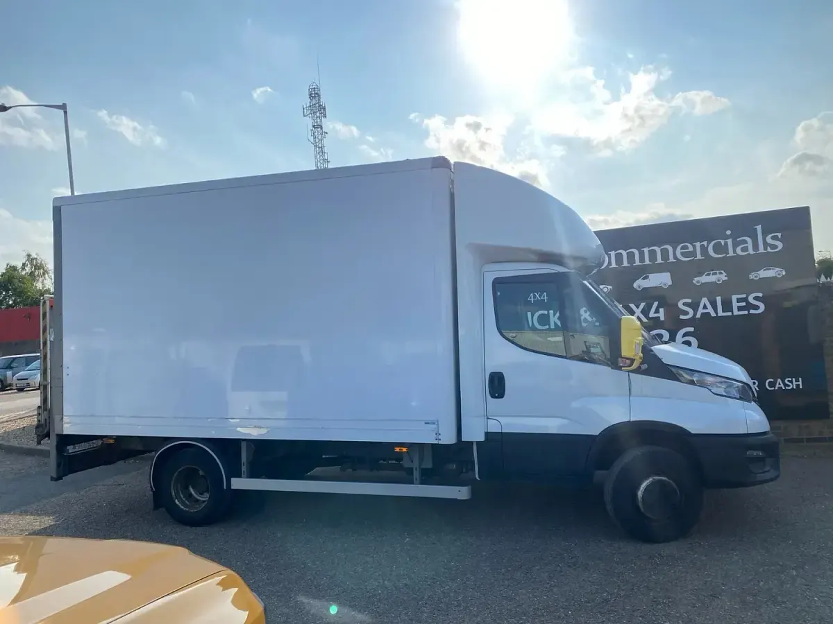 Used Iveco Daily 180 HP (132 kW) 2022 White Van