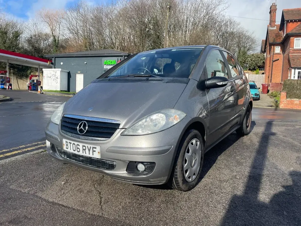 Begagnad Mercedes A150 Classic 95 HK (69 kW) 2006 Grå Halvkombi
