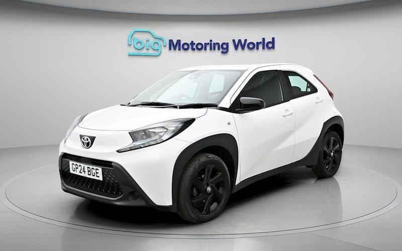 Used Toyota Aygo X PURE 72 HP (52 kW) 2024 White SUV