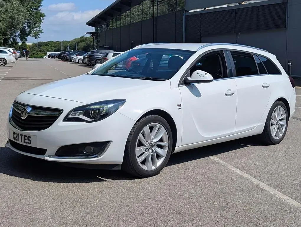 Used Vauxhall Insignia SRi 2015 White Estate