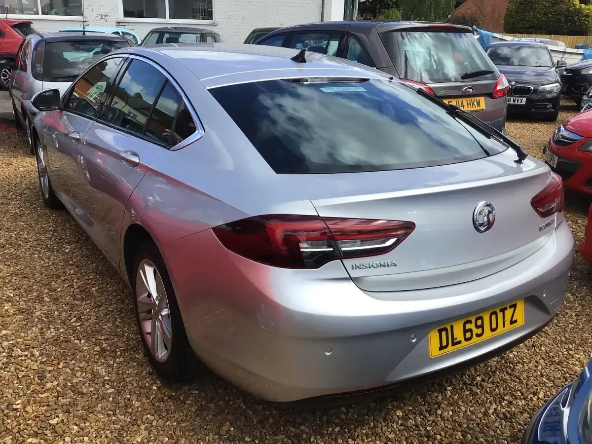 Begagnad Vauxhall Insignia Sport 110 HK (80 kW) 2019 Silver Halvkombi