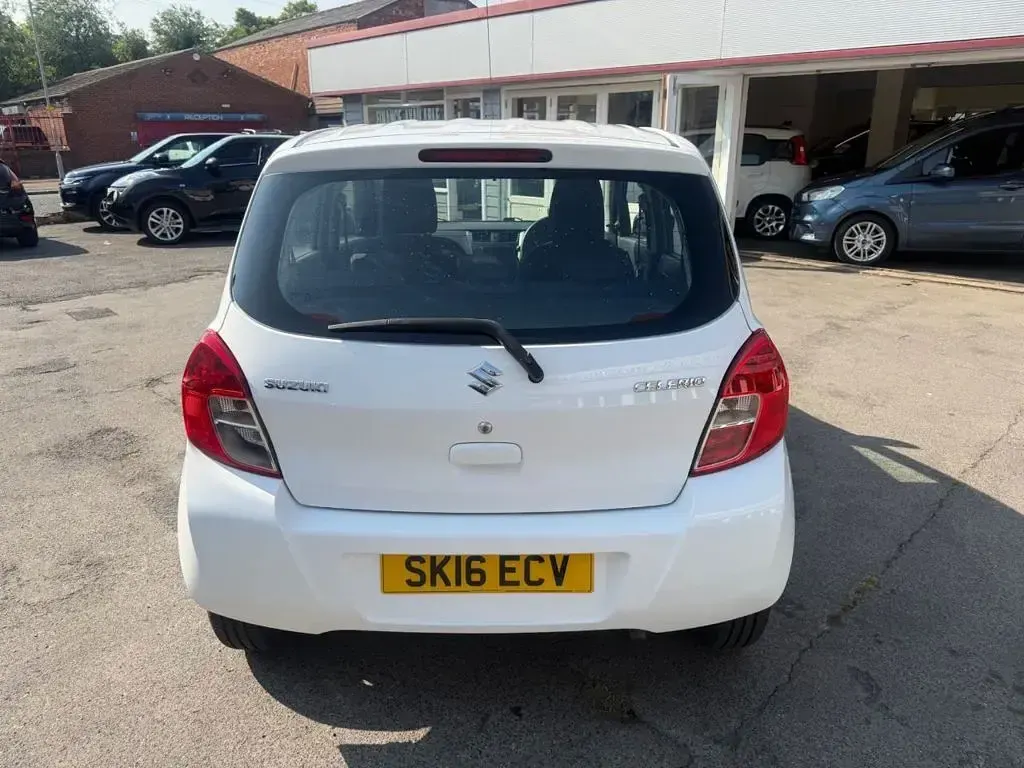 Used Suzuki Celerio 68 HP (50 kW) 2016 White Hatchback