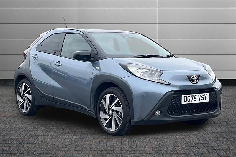 Used Toyota Aygo X 72 HP (52 kW) 2025 Persian salt with black SUV