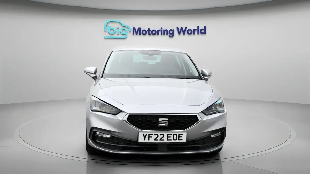 Used Seat Leon SE Dynamic 110 HP (80 kW) 2022 Silver Hatchback