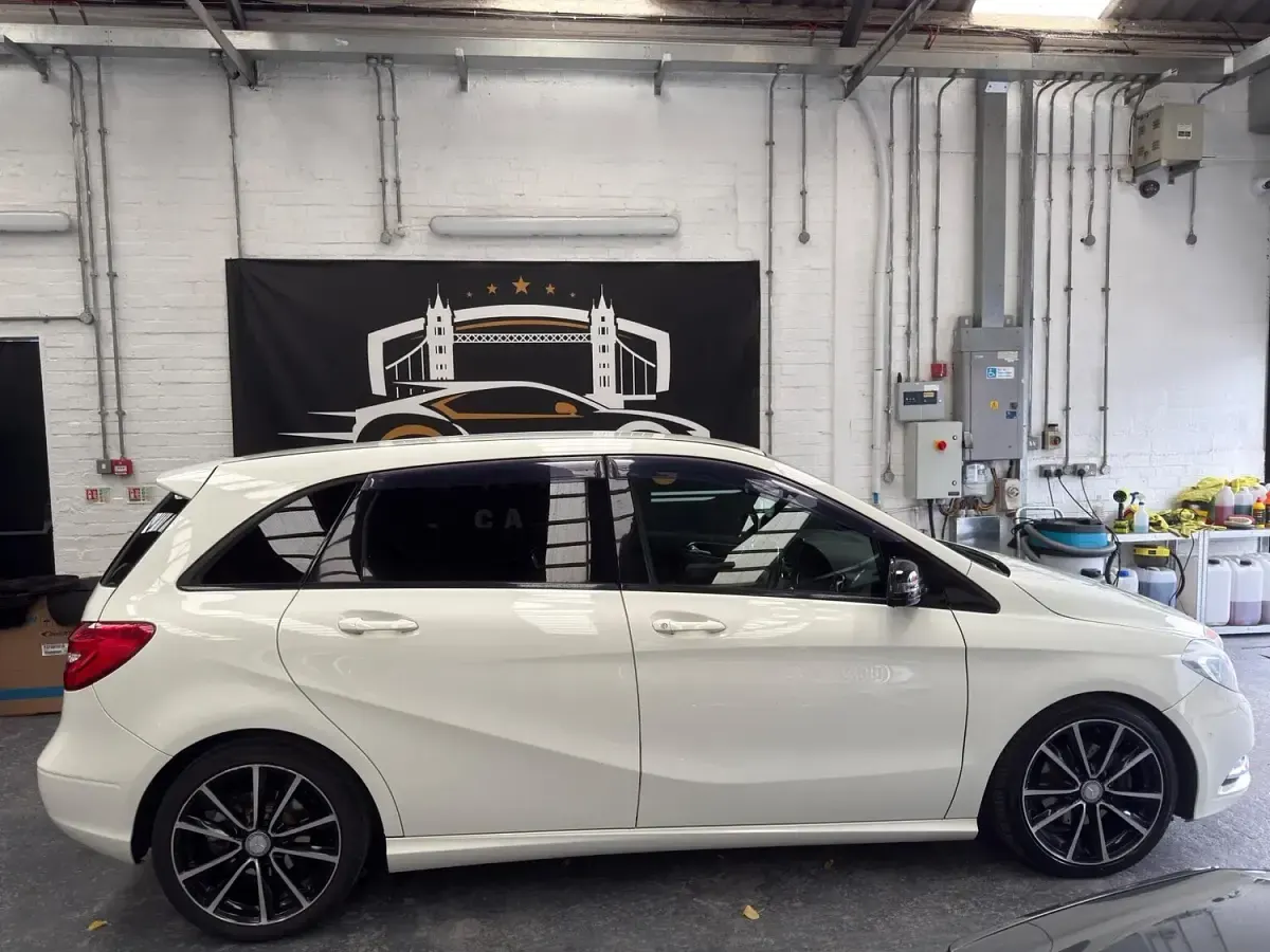 Used Mercedes B180 122 HP (89 kW) 2023 White Hatchback