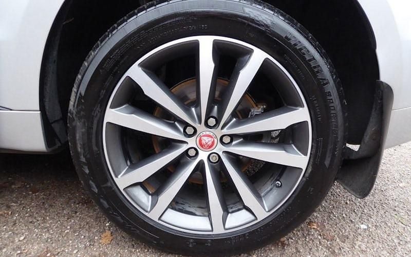 Usado Jaguar F-Pace R-Sport 250 HP (183 kW) 2020 SUV