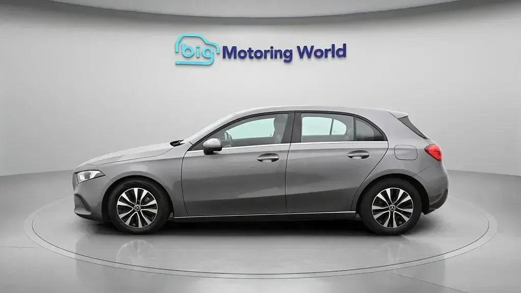 Usado Mercedes A180 SE 116 HP (85 kW) 2020 Cinzento Citadino