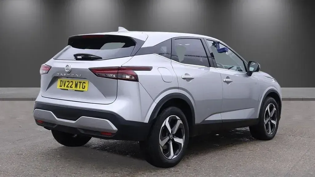 Used Nissan Qashqai N-Connecta 140 HP (102 kW) 2022 Silver SUV