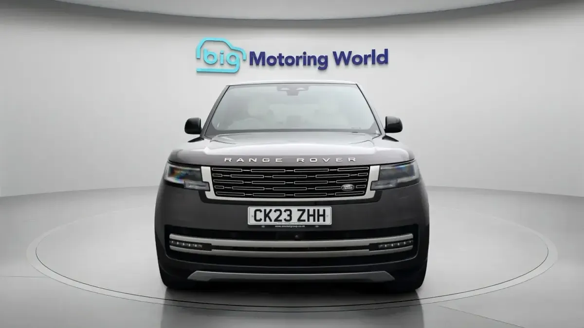 Used Land Rover Range Rover SE 300 HP (220 kW) 2023 Grey SUV