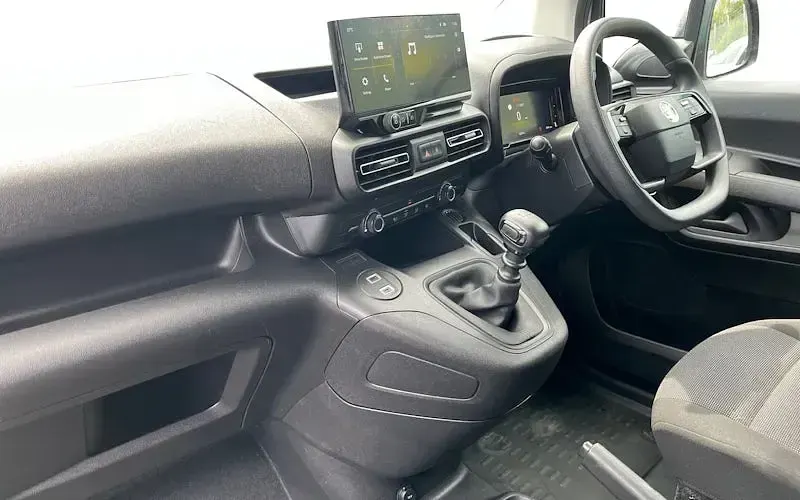 Used Vauxhall Combo S 102 HP (75 kW) 2024 White MPV