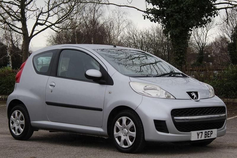 Silver Used 2011 Peugeot 107 Hatchback | £3,990 (Fair price) - Image 1/4