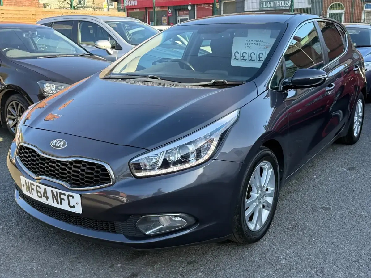 Usado Kia Ceed 133 HP (97 kW) 2014 Prateado Citadino