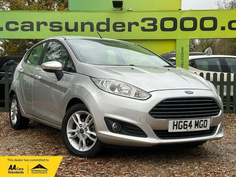 Silver Used 2015 Ford Fiesta Zetec Hatchback | £5,250 (Fair price) - Image 1/3