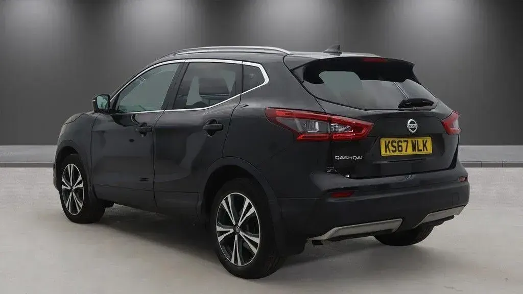 Used Nissan Qashqai N-Connecta 115 HP (84 kW) 2017 Black SUV