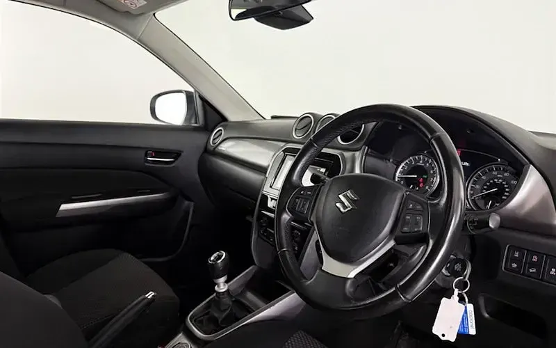Used Suzuki Vitara SZ-T 129 HP (94 kW) 2022 White SUV