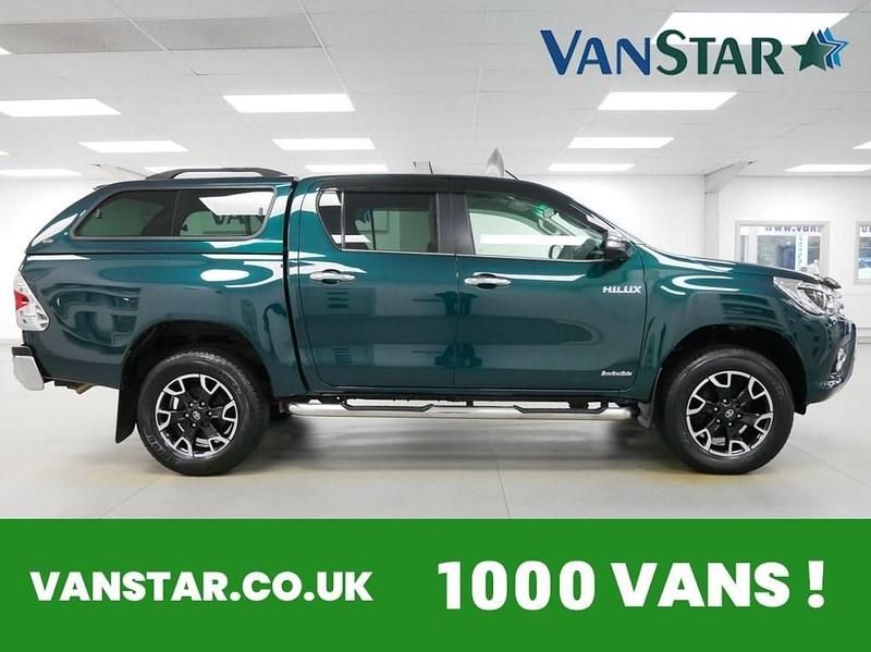 Used Toyota HiLux 150 HP (110 kW) 2017 Green Pickup