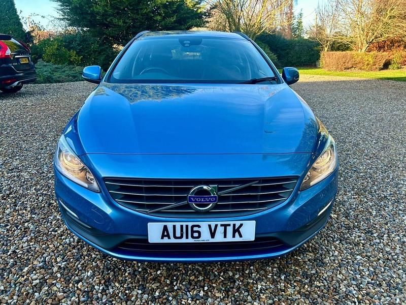 Used Volvo V60 SE 152 HP (111 kW) 2016 Blue Estate
