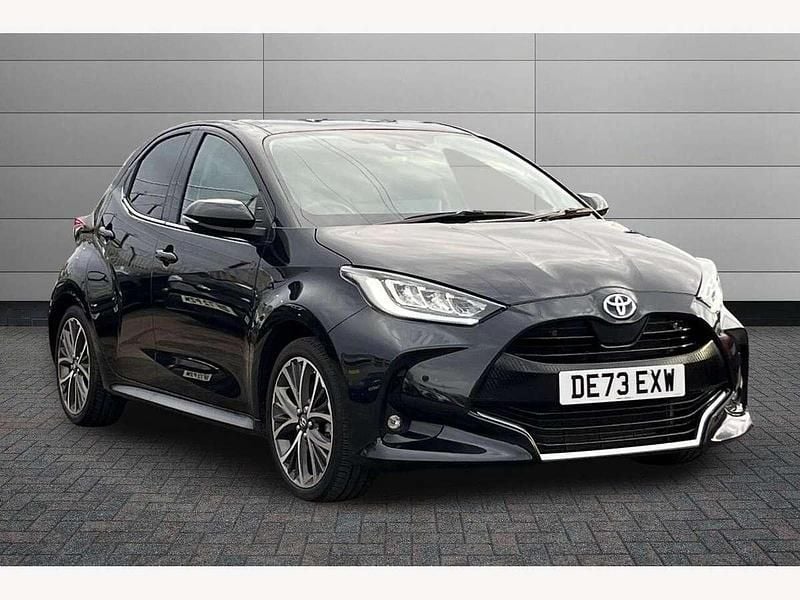 Black Used 2023 Toyota Yaris Hybrid Hatchback | £20,450 (A bit pricey) - Image 1/2