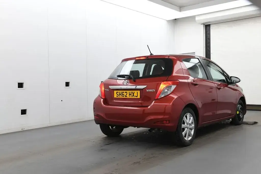 Used Toyota Yaris Multidrive S 99 HP (72 kW) 2012 Red Hatchback