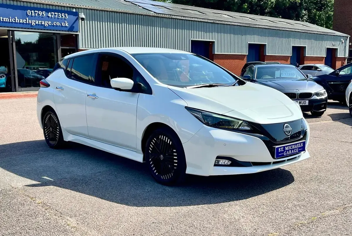 Used Nissan Leaf Tekna 110 kW (150 HP) 2023 White Hatchback