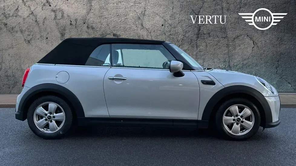 Używany Mini Cooper Classic 134 KM (98 kW) 2022 Srebrny Hatchback