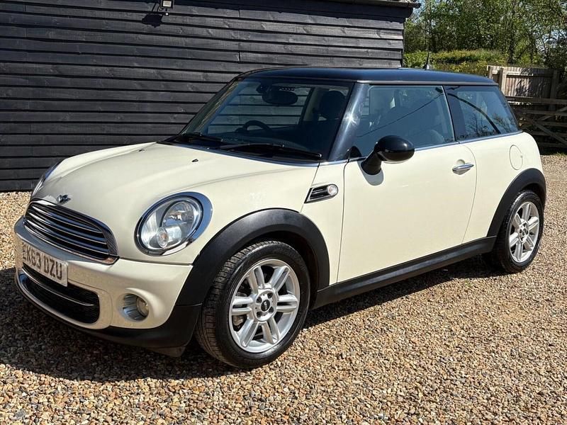 Used Mini Cooper D Hatch 2013 White Hatchback