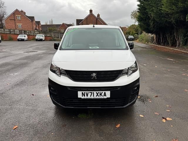 Used Peugeot Partner Premium 2022 White MPV