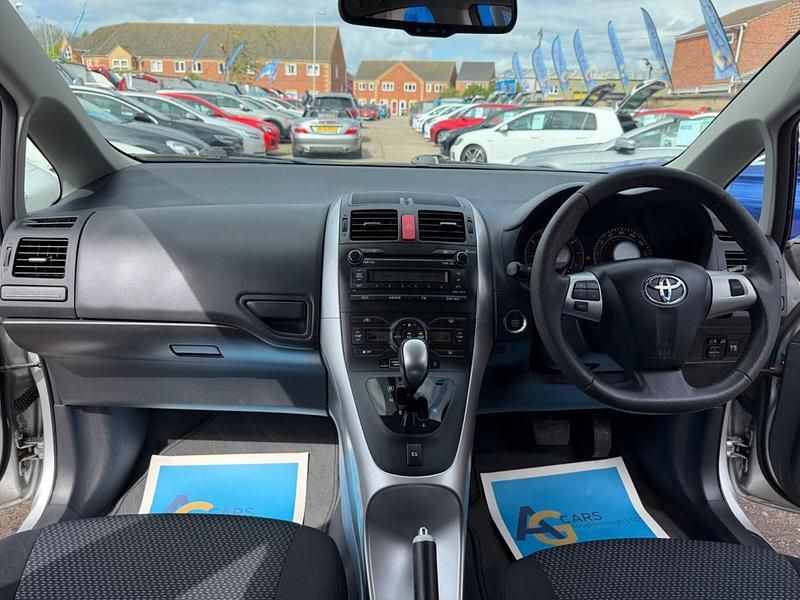 Usado Toyota Auris 2010 Prateado Citadino
