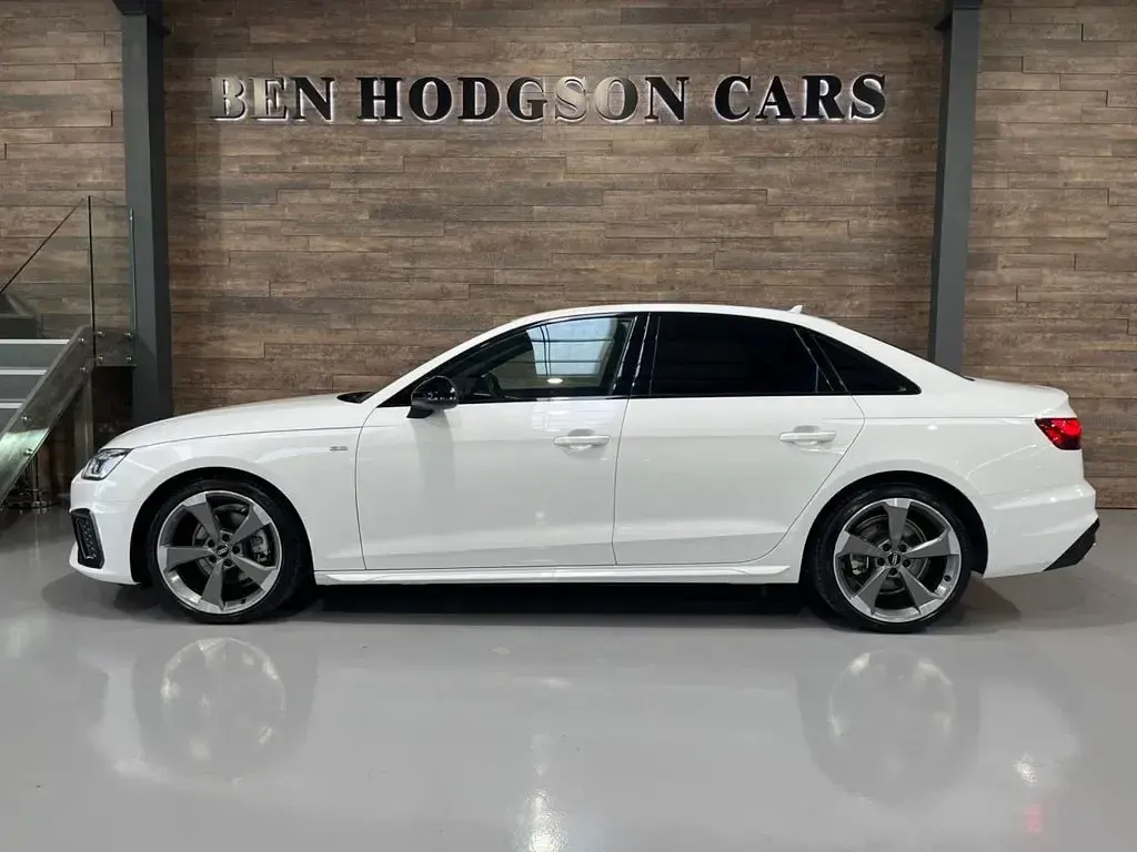 Used Audi A4 Black Edition 150 HP (110 kW) 2019 White Sedan