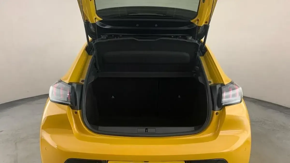 Used Peugeot 208 GT 99 HP (72 kW) 2022 Yellow Hatchback