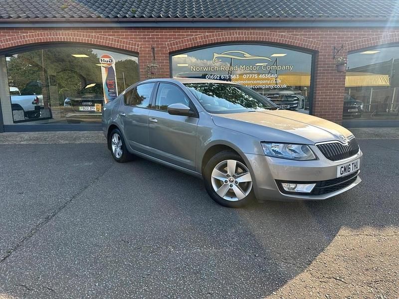 Beige Used 2016 Skoda Octavia SE Hatchback | £9,300 (Super price) - Image 1/4