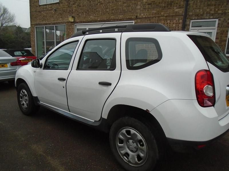 Used Dacia Duster 2013 White Hatchback