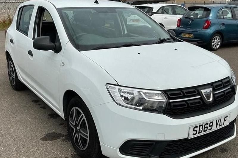 Glacier white Used 2019 Dacia Sandero Essentiel Hatchback | £5,975 (Good price) - Image 1/1