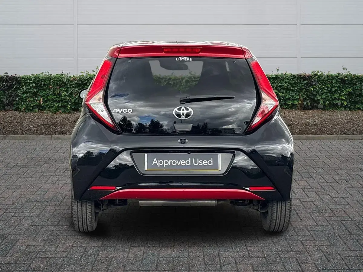 Used Toyota Aygo X-clusiv 72 HP (52 kW) 2021 Black Hatchback