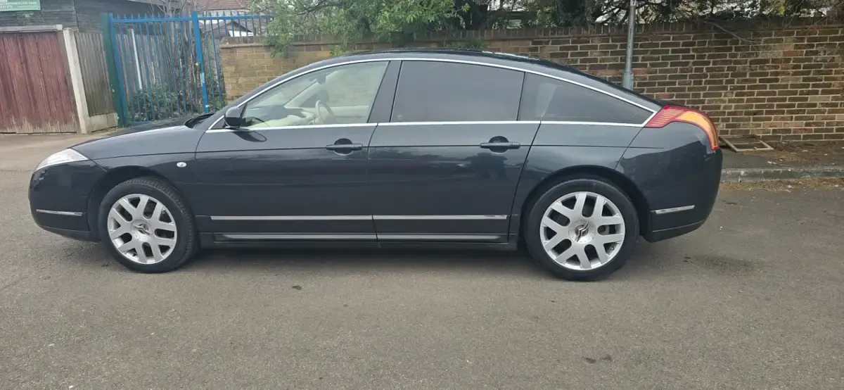 Usado Citroën C6 2025 Gris Berlina