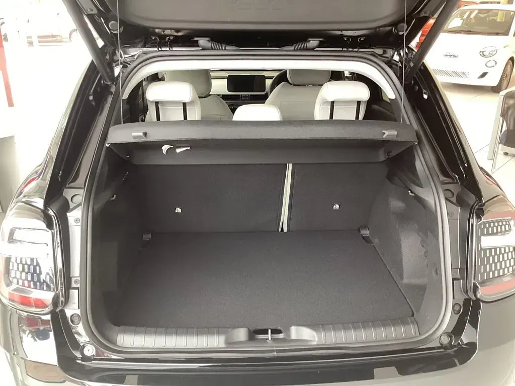 New Fiat 600 S 99 HP (72 kW) 2025 Black SUV