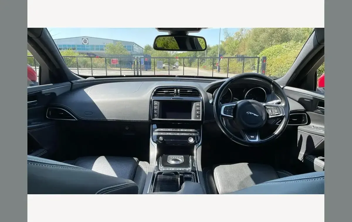 Used Jaguar XE Prestige 296 HP (217 kW) 2018 Red Sedan