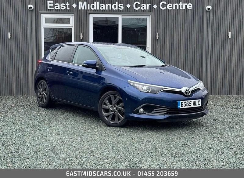 Used Toyota Auris Design 116 HP (85 kW) 2015 Blue Hatchback