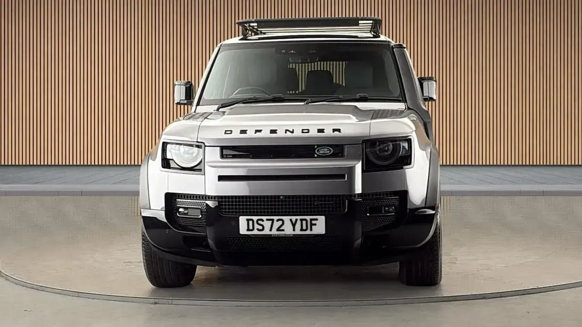 Used Land Rover Defender HSE Dynamic 300 HP (220 kW) 2022 Eiger grey SUV