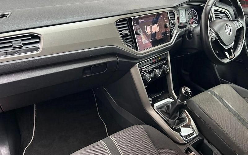 Used VW T-Roc SE 116 HP (85 kW) 2020 Red SUV