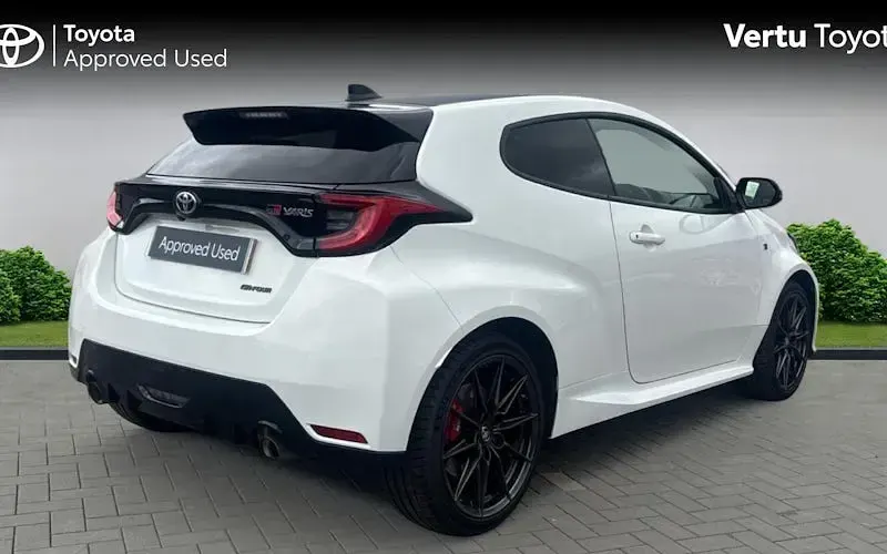 Used Toyota Yaris 261 HP (191 kW) 2021 White Hatchback