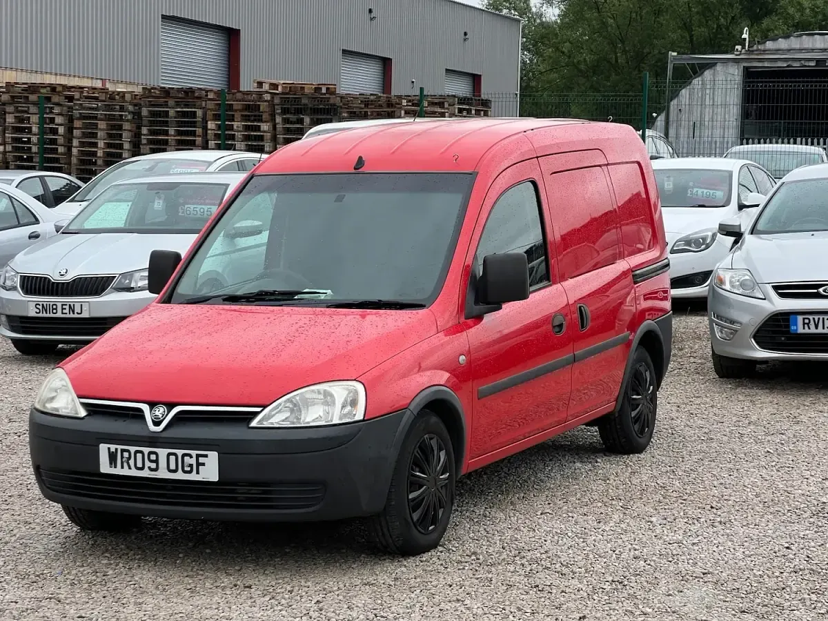 Used Vauxhall Combo 75 HP (55 kW) 2009 Red MPV