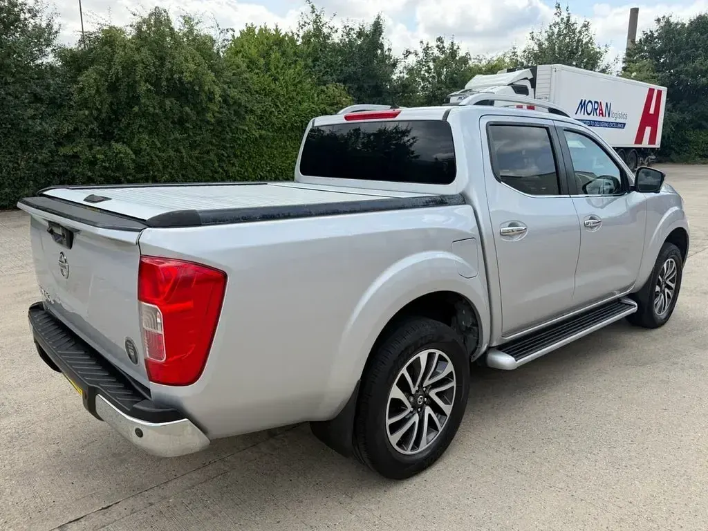 Used Nissan Navara Tekna 190 HP (139 kW) 2016 Silver Pickup