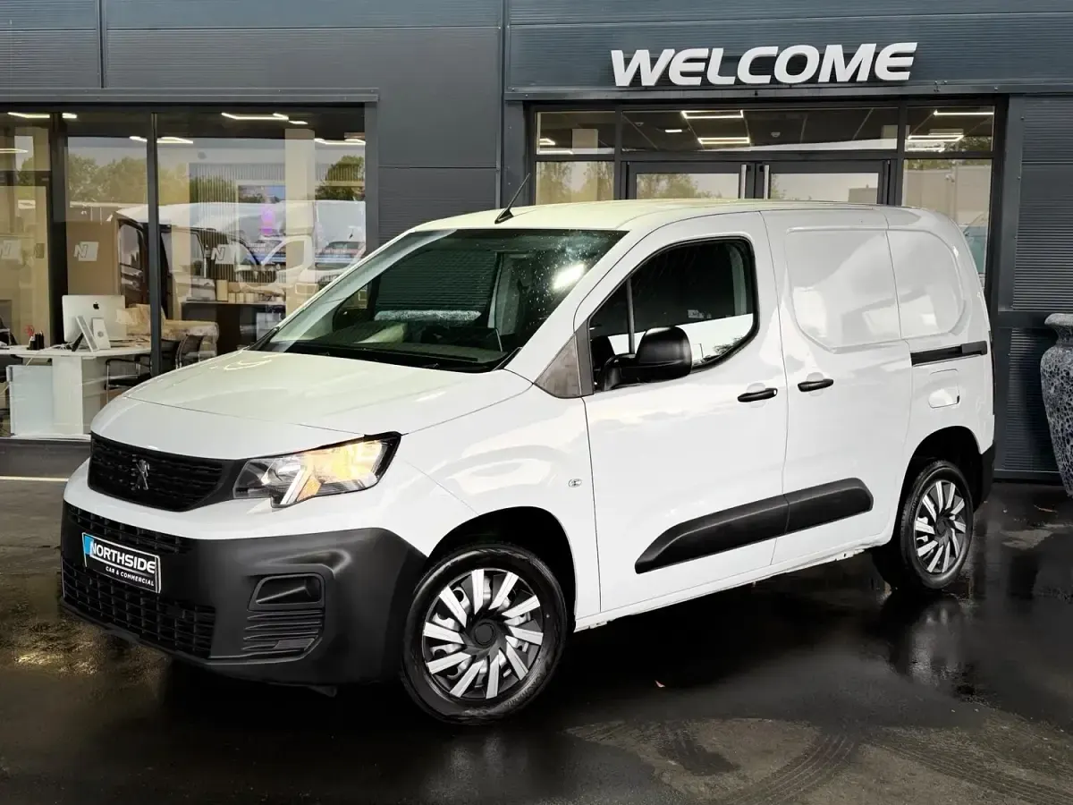 Used Peugeot Partner Premium 2023 White MPV