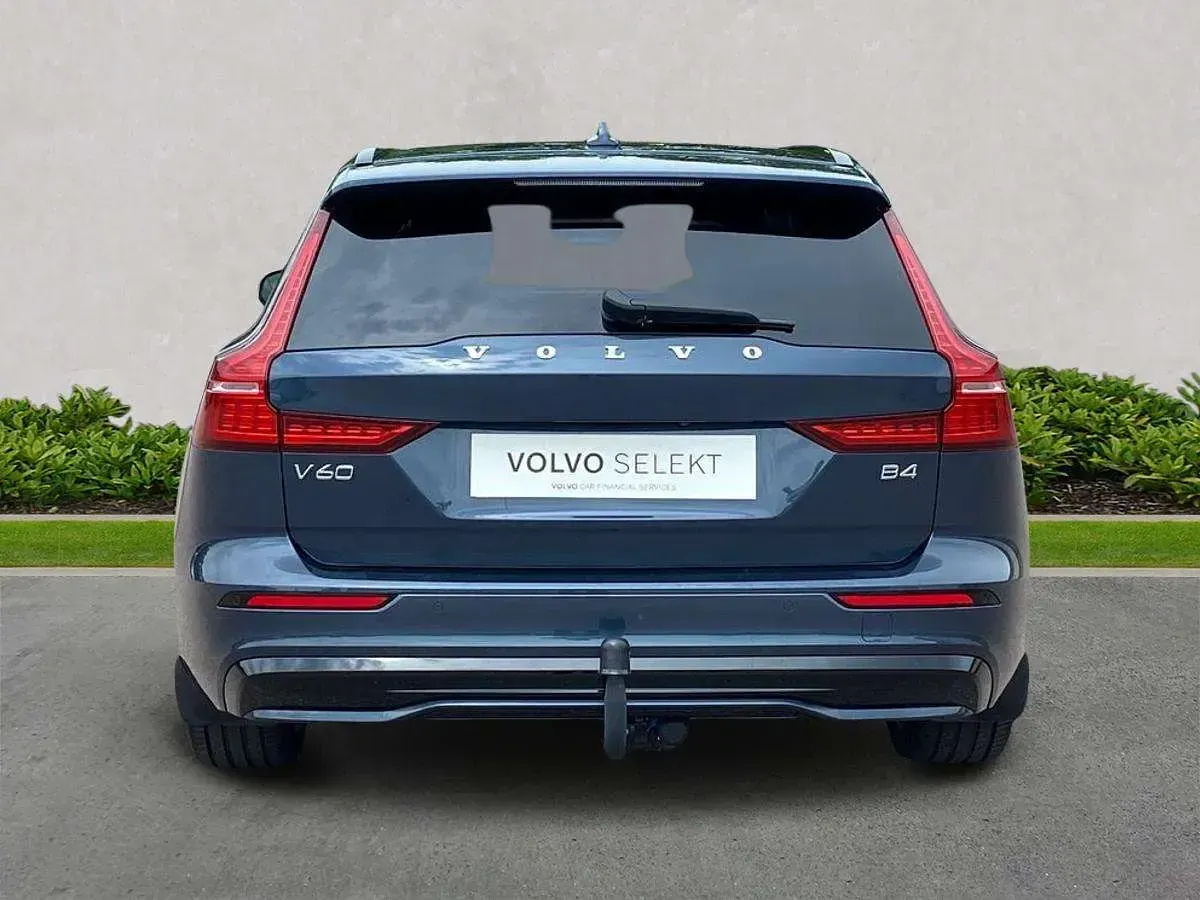 Used Volvo V60 Ultra 194 HP (142 kW) 2025 Blue Estate