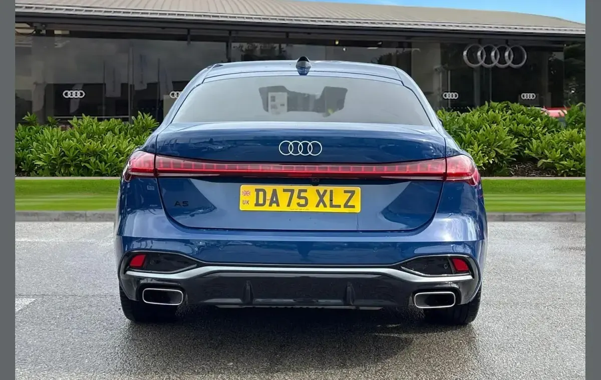 Begagnad Audi A5 S-Line 150 HK (110 kW) 2025 Blå Sedan