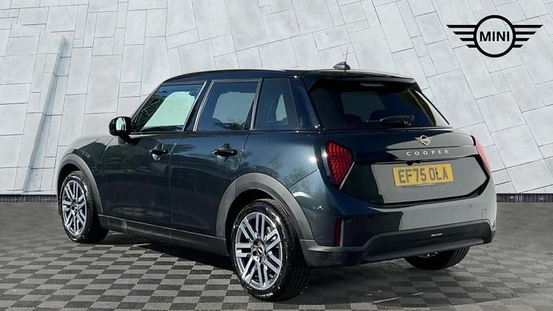 Usado Mini Cooper Hatch 113 kW (154 HP) 2025 Cinzento Citadino