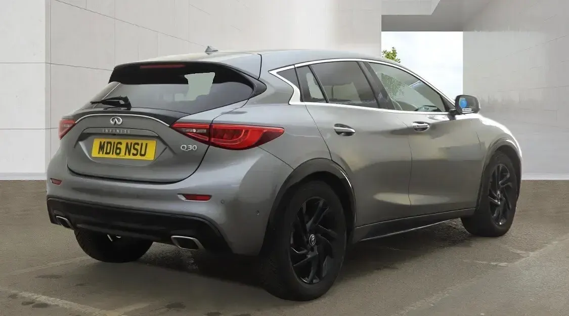 Used Infiniti Q30 Premium 170 HP (125 kW) 2016 Grey Hatchback