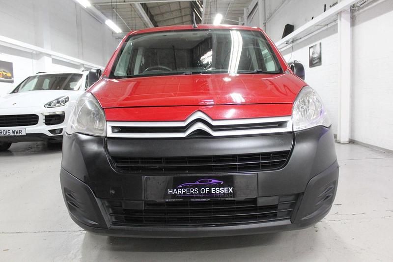 Used Citroën Berlingo 100 HP (73 kW) 2018 Red MPV