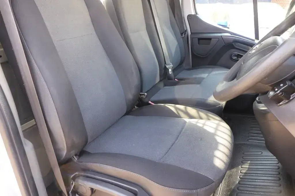 Used Nissan NV400 SE 130 HP (95 kW) 2019 Silver Van